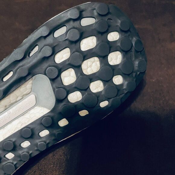 Adidas Ultraboost Ultra boost light blue parley 11 US womens excellent condition - Picture 9 of 9